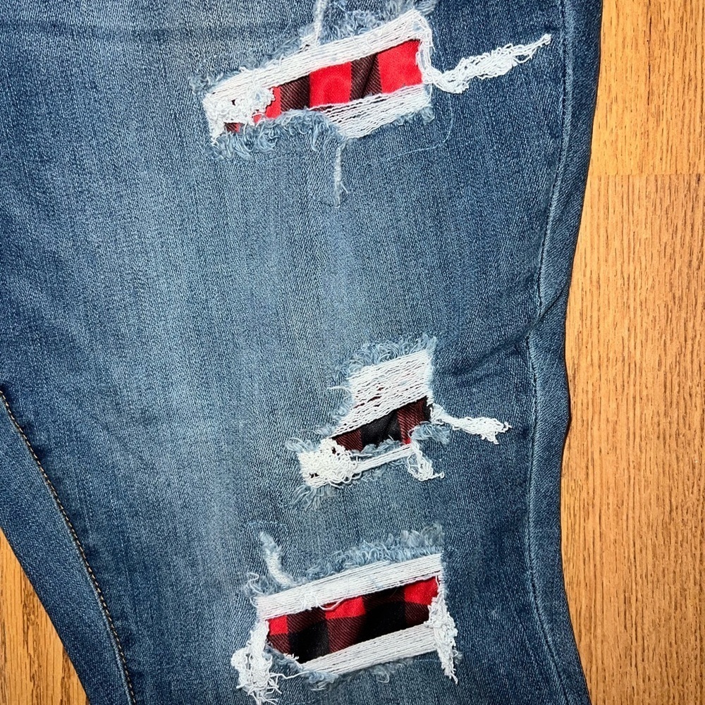 Judy Blue Jeans - Picture 3 of 5